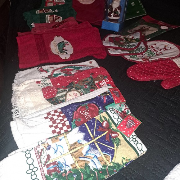 NEW WITH TAGS - Holiday Christmas Kitchen & bathroom Towels Santa Diffuser - Picture 8 of 8